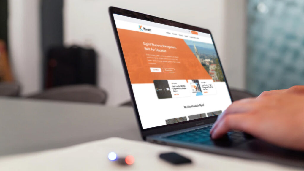 kivutoBook_laptopBlurHome_1920x1080